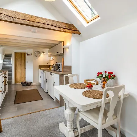 Holiday home Owl's Nest Stearsby
