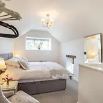 Owl's Nest Stearsby