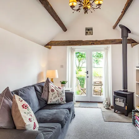 Holiday home Owl's Nest Stearsby